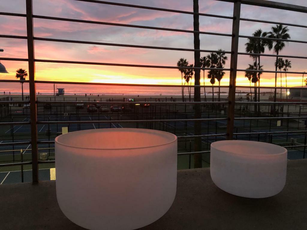 Ocean Front Vortex Female Hostel Private Rooms Free Bikes ロサンゼルス エクステリア 写真